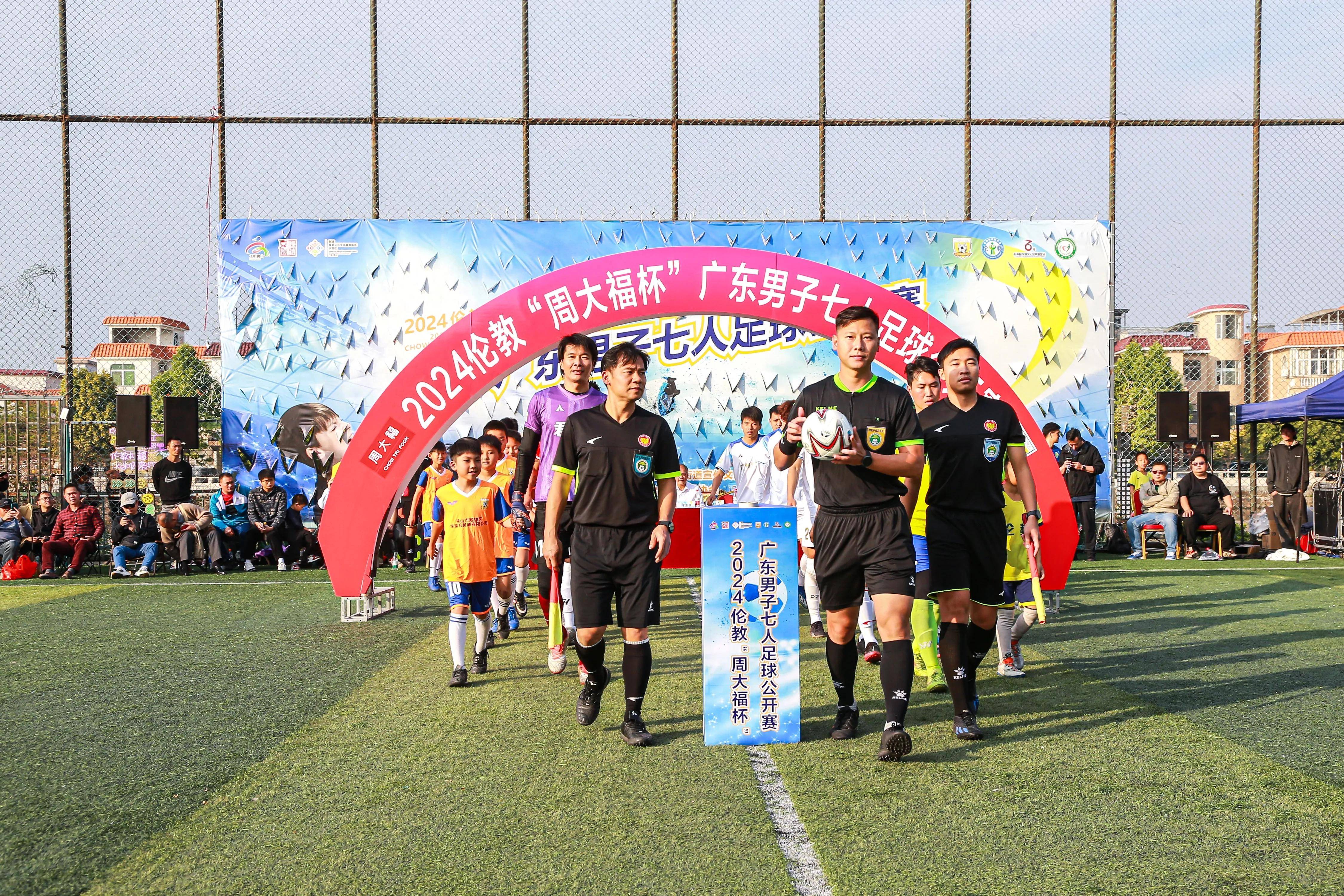 包含国际足球盛事即将登场，球员身心投入备战的词条